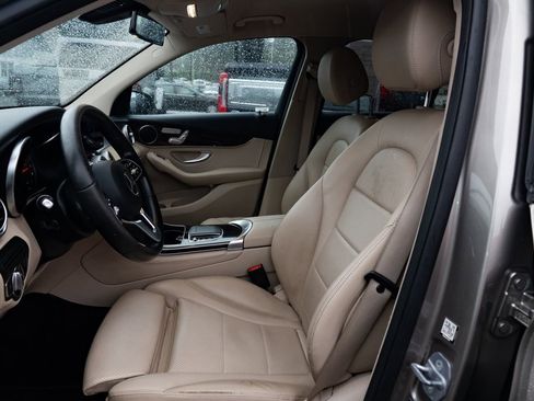 Used 2021 Mercedes-Benz GLC 300 4MATIC image 12