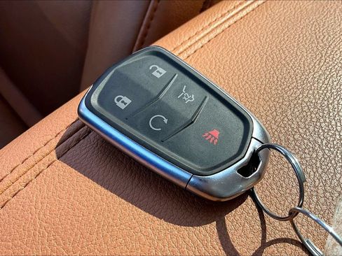 Used 2023 Cadillac XT4 Premium Luxury w/ Technology Package FWD image 10