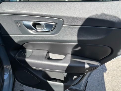 Used 2023 Volvo XC60 B5 Plus image 14