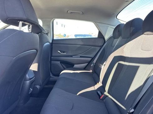 Used 2024 Hyundai Elantra SE image 9