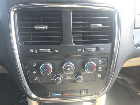 Used 2019 Dodge Grand Caravan SXT FWD image 15