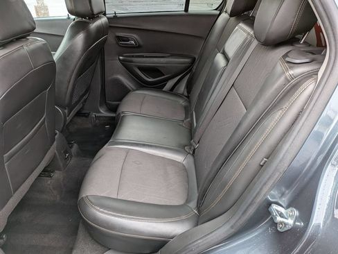 Used 2021 Chevrolet Trax LT AWD/4WD image 23