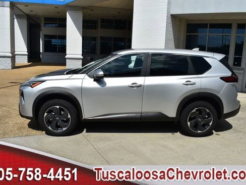 Used 2024 Nissan Rogue SV FWD image 6