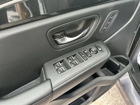 Used 2023 Honda Pilot Touring image 17