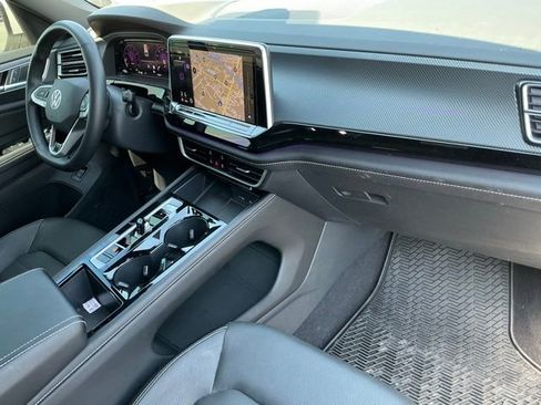 Used 2024 Volkswagen Atlas Cross Sport SEL R-Line image 27