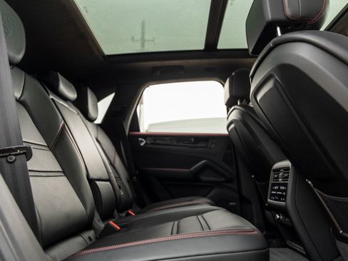Certified 2026 Porsche Cayenne GTS AWD/4WD image 39
