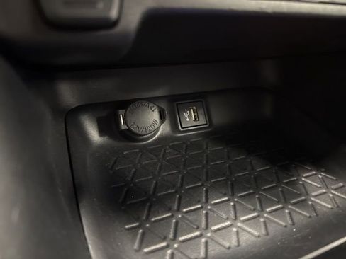 Used 2025 Toyota RAV4 XLE AWD/4WD image 32