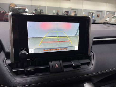 Used 2024 Toyota RAV4 XLE FWD image 18