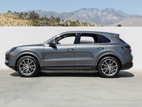 Certified 2025 Porsche Cayenne AWD/4WD image 2