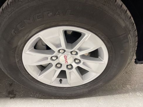 Used 2025 GMC Sierra 1500 SLE image 46