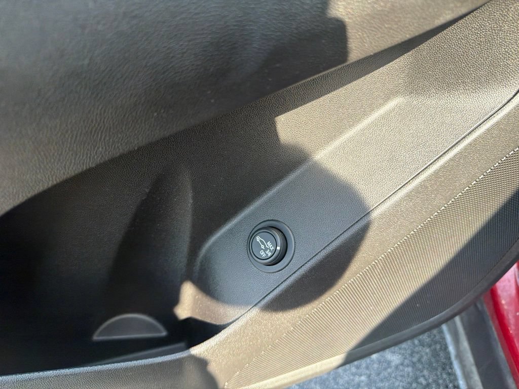 Used 2024 Chevrolet Equinox LT w/ LPO, Floor Liner Package FWD image 21
