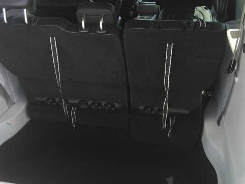 Used 2024 Chrysler Pacifica Touring-L FWD image 4