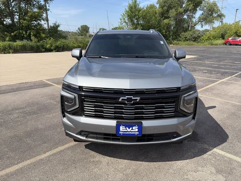Used 2025 Chevrolet Tahoe High Country AWD/4WD image 2
