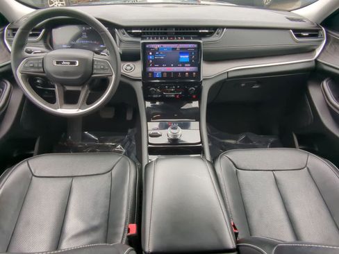 Used 2023 Jeep Grand Cherokee Limited w/ Luxury Tech Group II image 15