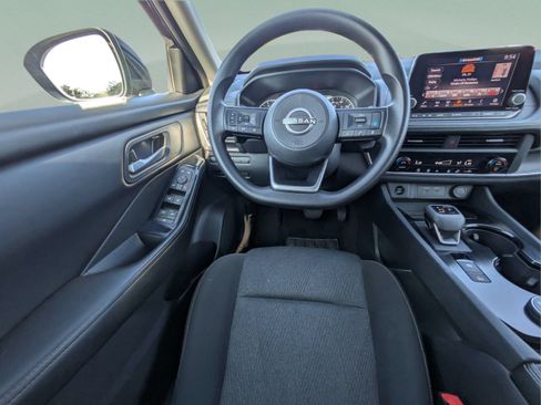 Used 2024 Nissan Rogue SV AWD/4WD image 15