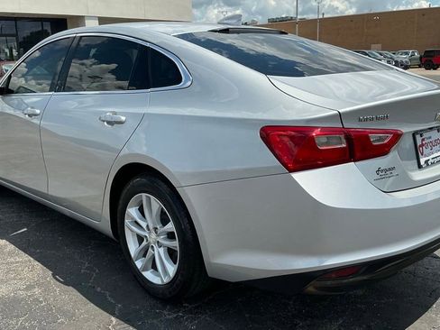 Used 2017 Chevrolet Malibu LT FWD image 8