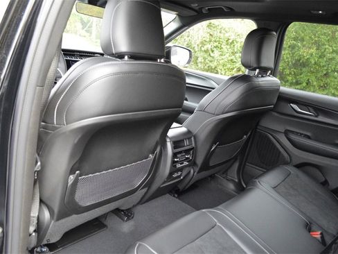 New 2025 Jeep Grand Cherokee Altitude image 28