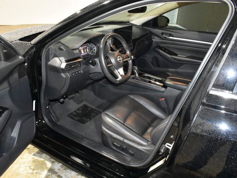 Used 2023 Nissan Altima 2.5 SR w/ SR Premium Package image 12