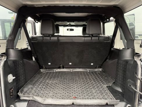 Used 2018 Jeep Wrangler Unlimited Sahara w/ Connectivity Group image 19