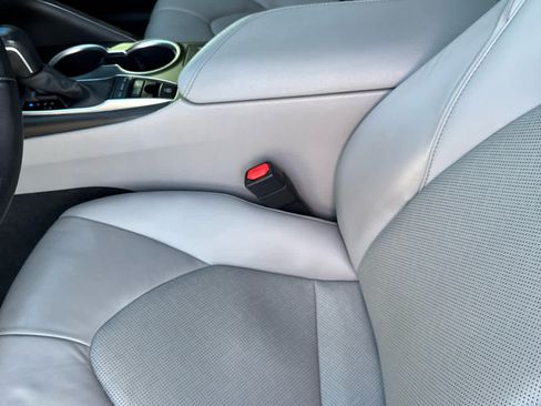 Used 2022 Toyota Camry XLE FWD image 11