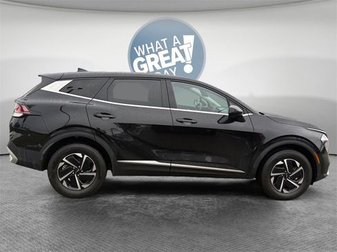 Certified 2023 Kia Sportage LX image 2