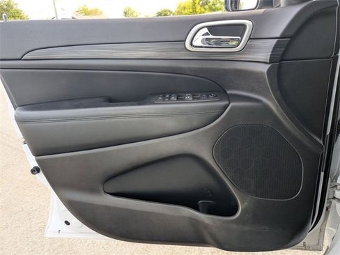 Used 2021 Jeep Grand Cherokee Laredo image 10