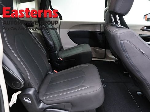 Used 2022 Chrysler Voyager LX FWD image 23