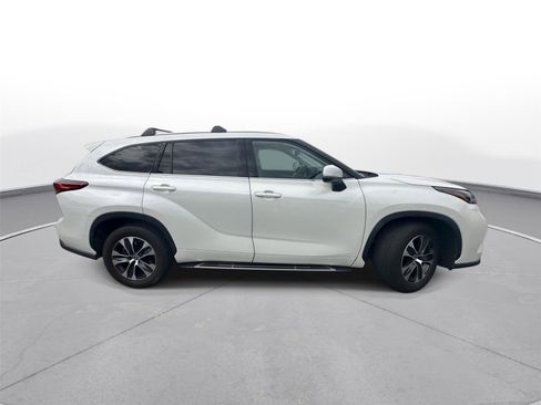Certified 2021 Toyota Highlander XLE FWD image 5