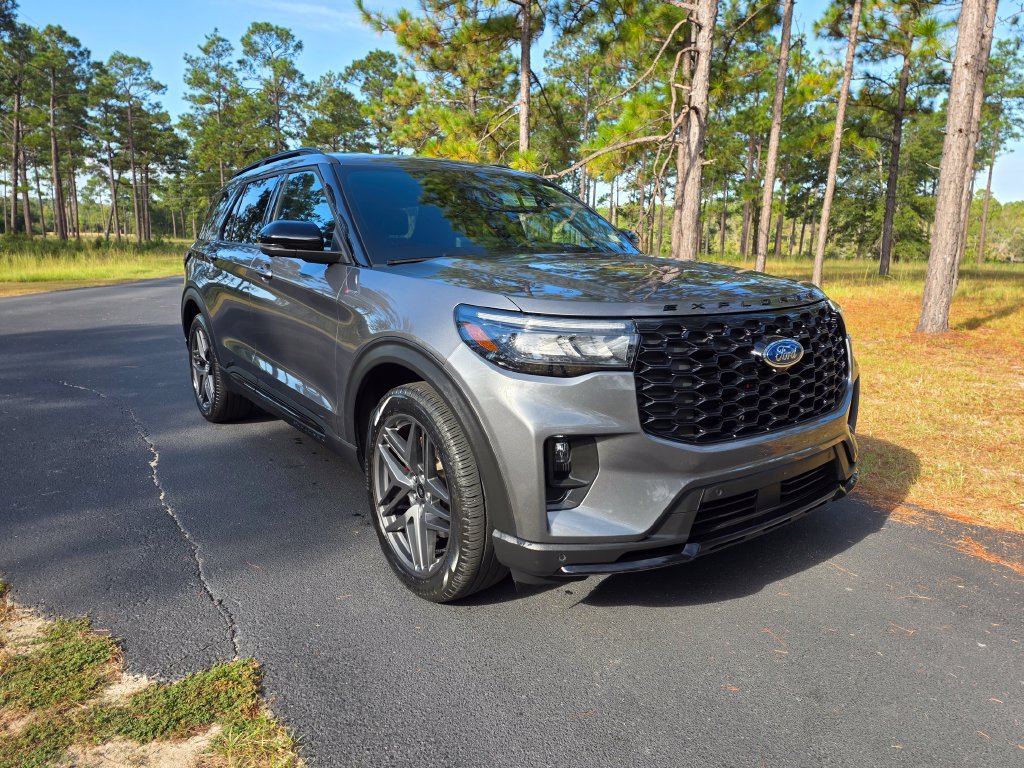 Used 2025 Ford Explorer ST-Line w/ Premium Package RWD image 7