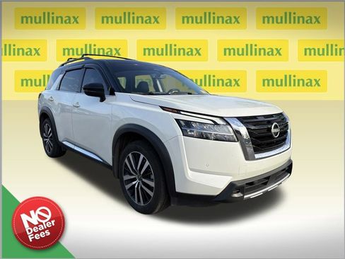 Used 2023 Nissan Pathfinder Platinum FWD image 1