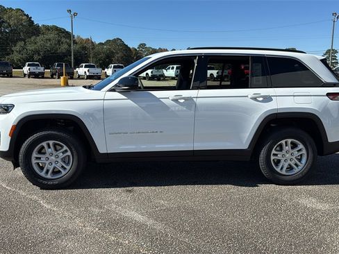 New 2025 Jeep Grand Cherokee Laredo w/ Trailer Tow Package image 5
