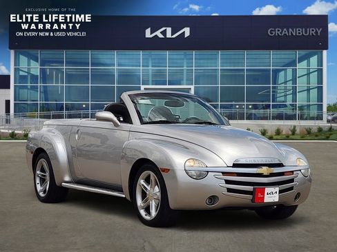 Used 2005 Chevrolet SSR w/ Preferred Equipment Group RWD image 3