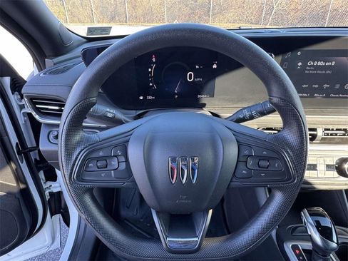 Used 2024 Buick Envista Preferred image 17