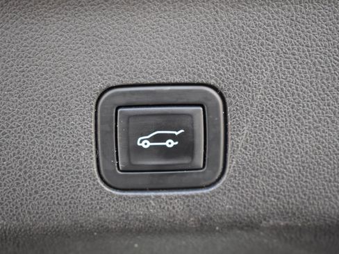 Used 2021 Chevrolet Suburban LT image 16