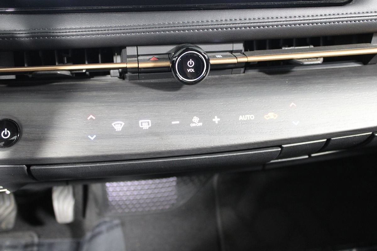 Used 2023 Nissan Ariya FWD image 17