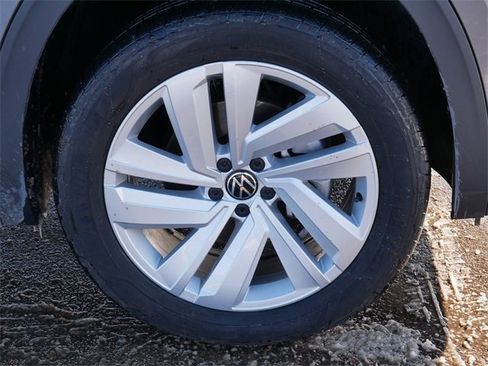 Certified 2023 Volkswagen Atlas Cross Sport SE image 9