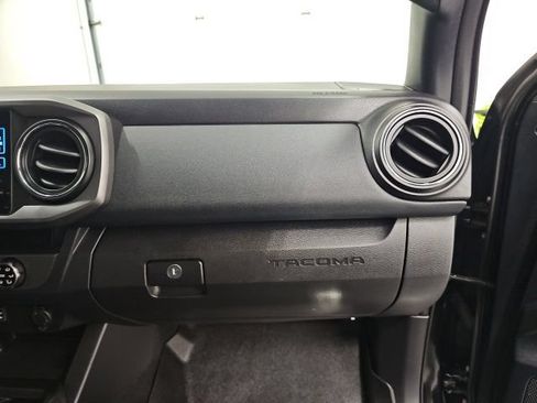 Used 2016 Toyota Tacoma TRD Sport w/ Towing Package AWD/4WD image 35