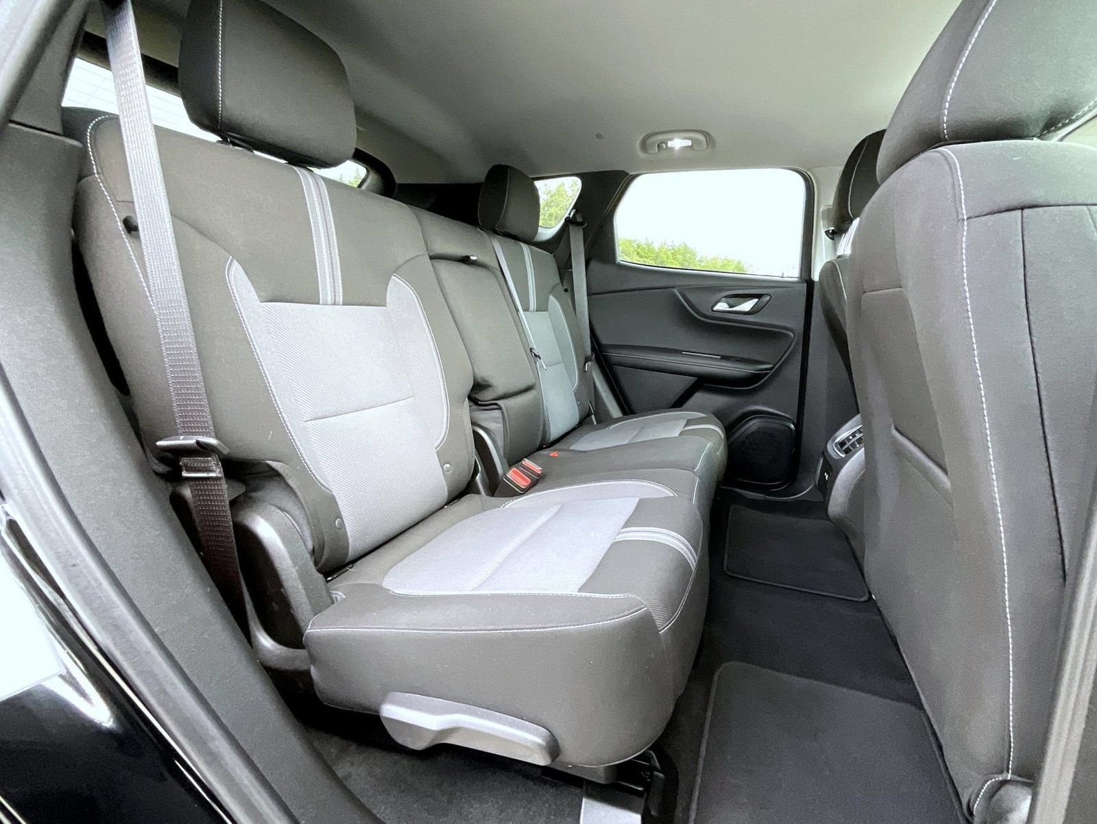 Used 2025 Chevrolet Blazer LT AWD/4WD image 20