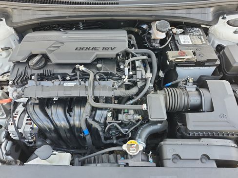 Certified 2023 Hyundai Elantra SE w/ Cargo Package FWD image 17