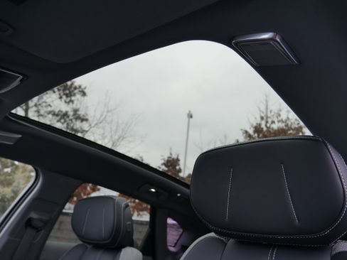 Certified 2025 Cadillac Optiq Sport 1 w/ LPO, Floor Liner Package image 14