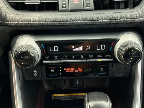 Used 2020 Toyota RAV4 Limited AWD/4WD image 18