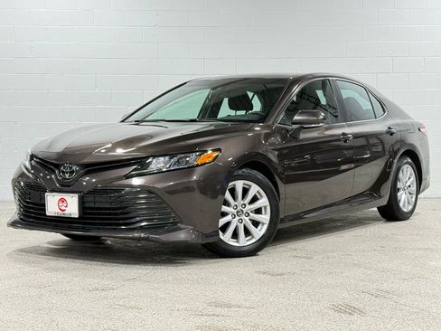 Used 2018 Toyota Camry L image 2