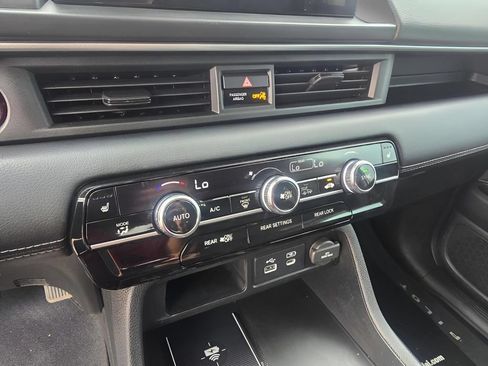 Used 2024 Honda Pilot Touring image 12