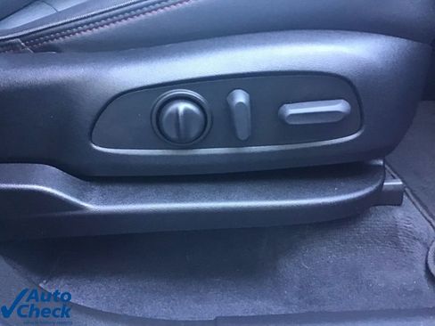 Used 2023 Chevrolet Traverse RS image 40