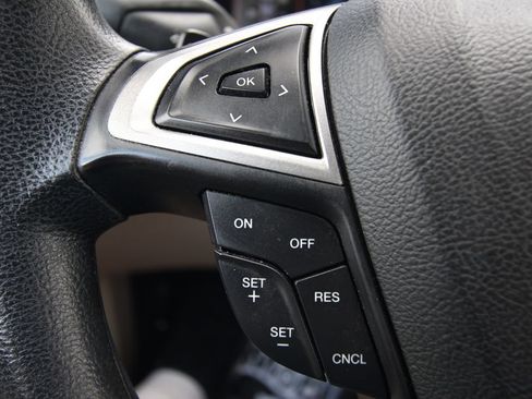 Used 2018 Ford Fusion SE w/ Fusion SE Technology Package FWD image 18
