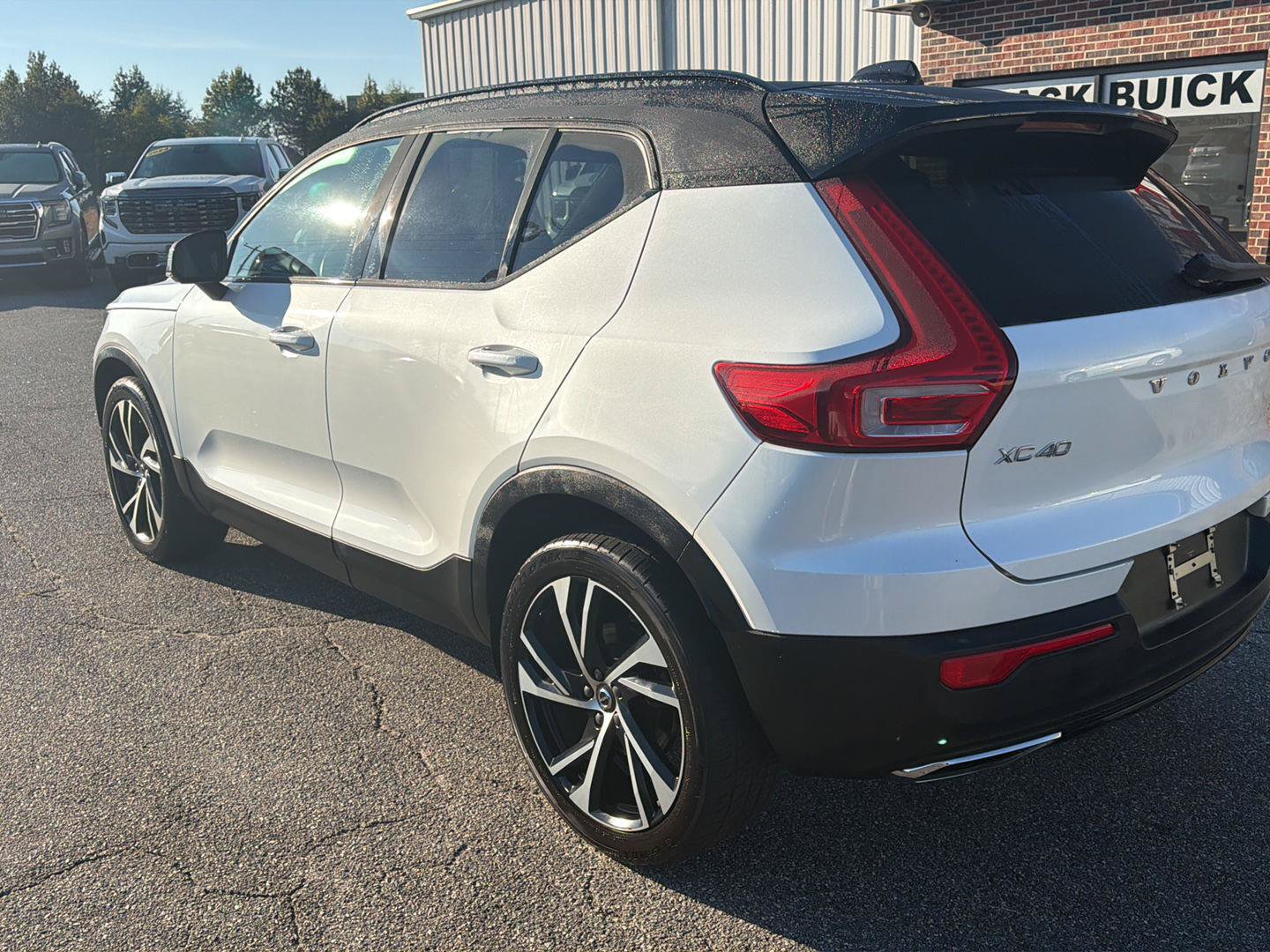 Used 2019 Volvo XC40 T4 R-Design FWD image 22