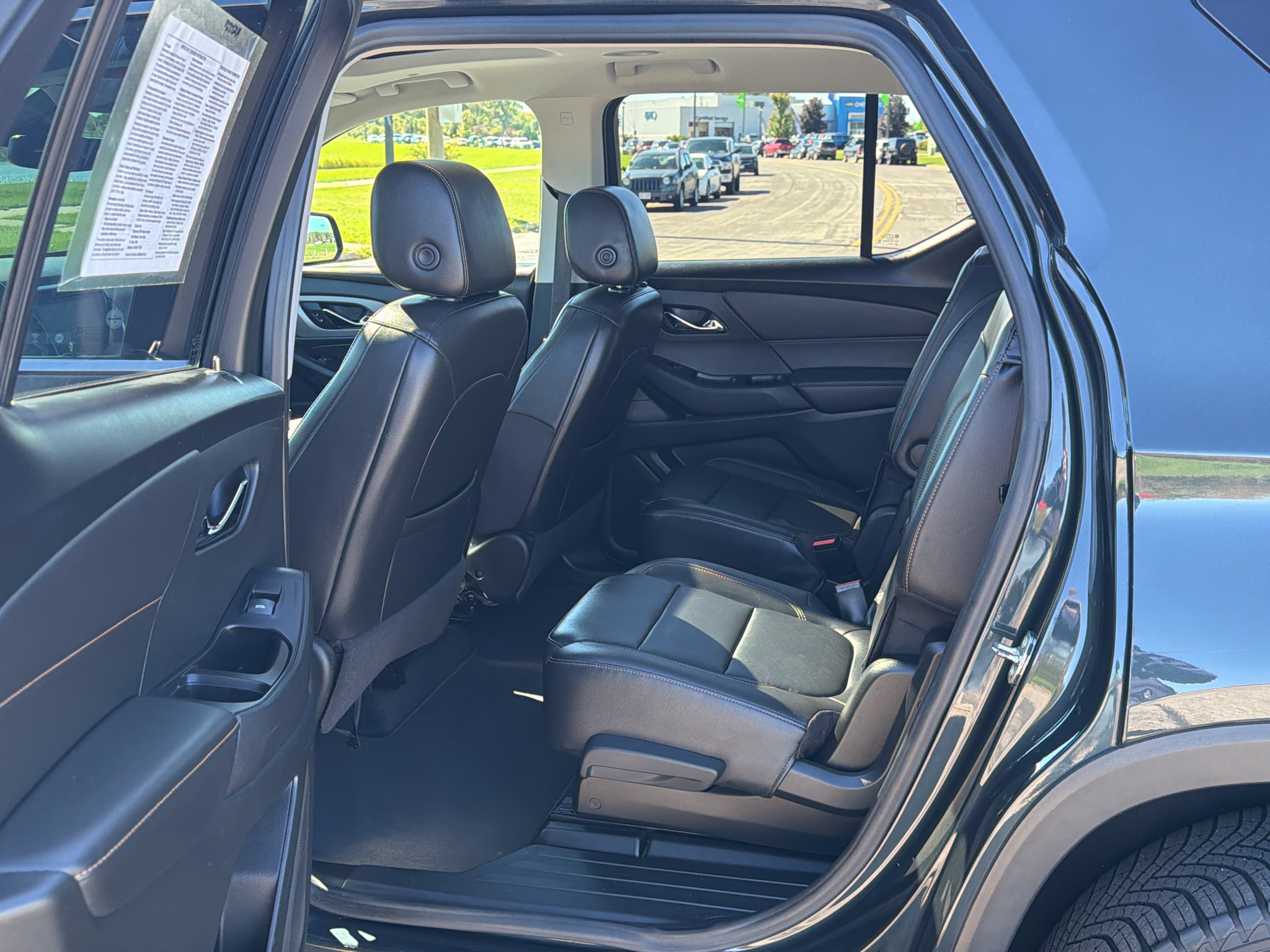 Used 2020 Chevrolet Traverse LT w/ LT Premium Package AWD/4WD image 36
