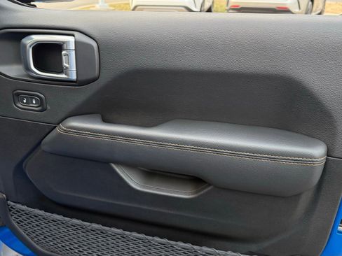 Used 2022 Jeep Wrangler Unlimited Sahara image 19