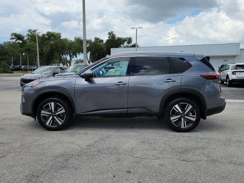 Used 2025 Nissan Rogue SL w/ Tech Package FWD image 6