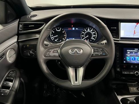 Certified 2025 INFINITI QX55 Essential image 17